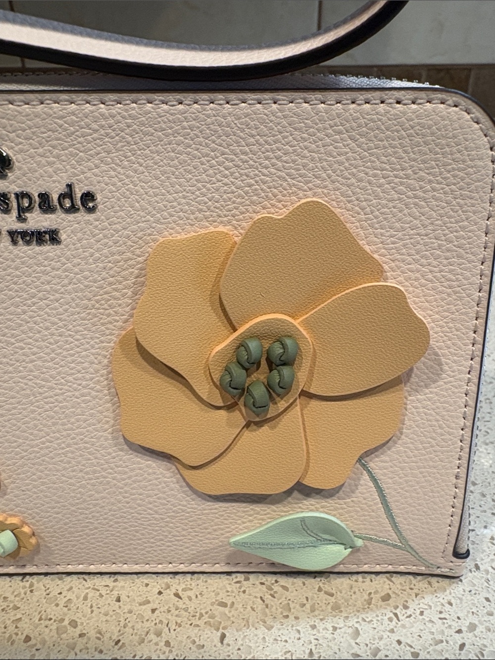Kate Spade Lucy NWT Peach Pebbled Leather with Leather Floral Appliqué MSRP $169 - Picture 2 of 10